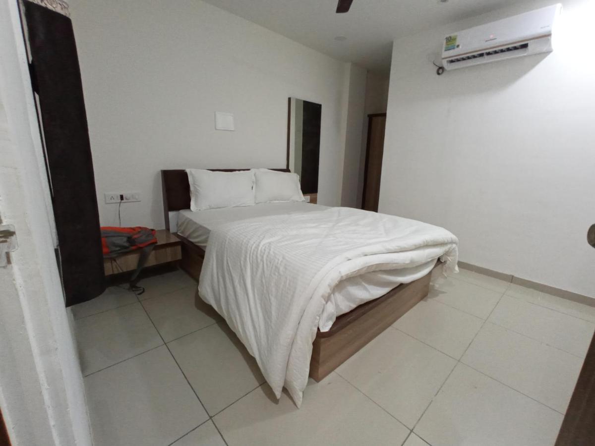 Hotel Mansarovar,Vadodara Dış mekan fotoğraf