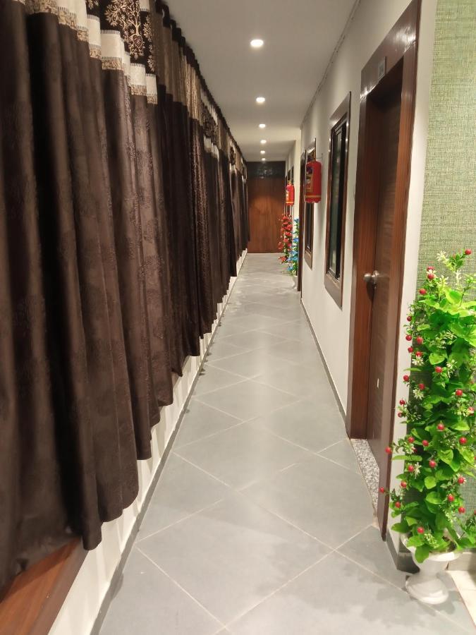 Hotel Mansarovar,Vadodara Dış mekan fotoğraf