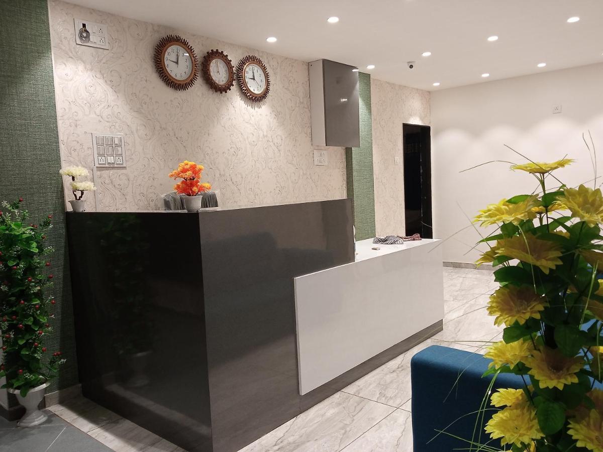 Hotel Mansarovar,Vadodara Dış mekan fotoğraf