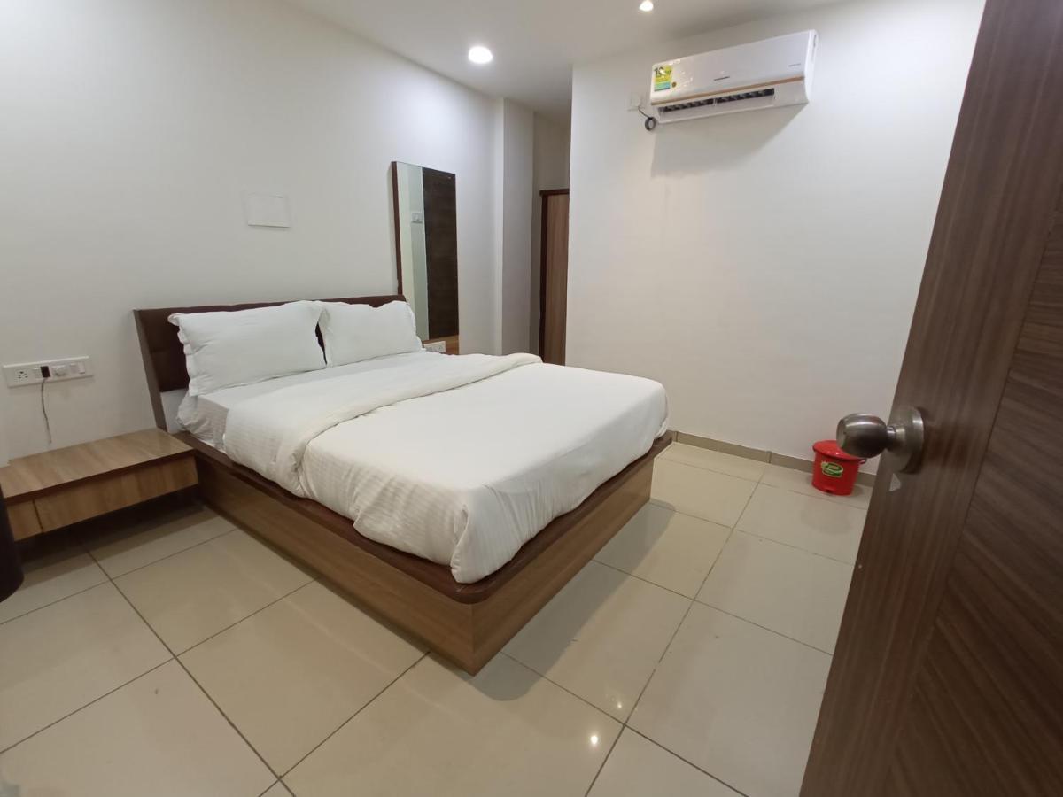 Hotel Mansarovar,Vadodara Dış mekan fotoğraf