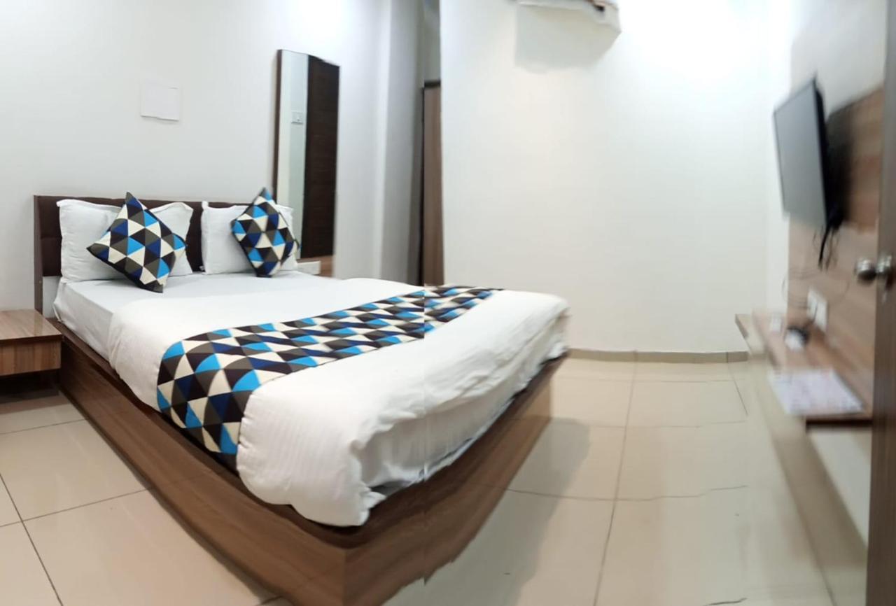 Hotel Mansarovar,Vadodara Dış mekan fotoğraf