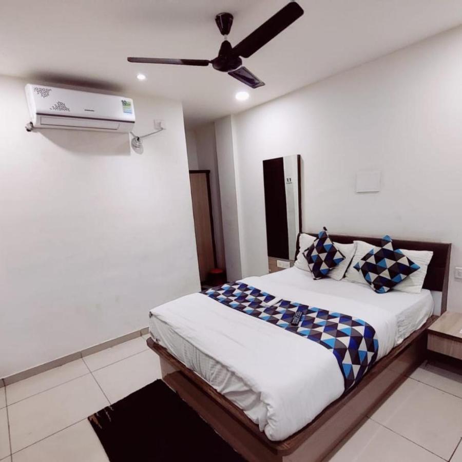 Hotel Mansarovar,Vadodara Dış mekan fotoğraf