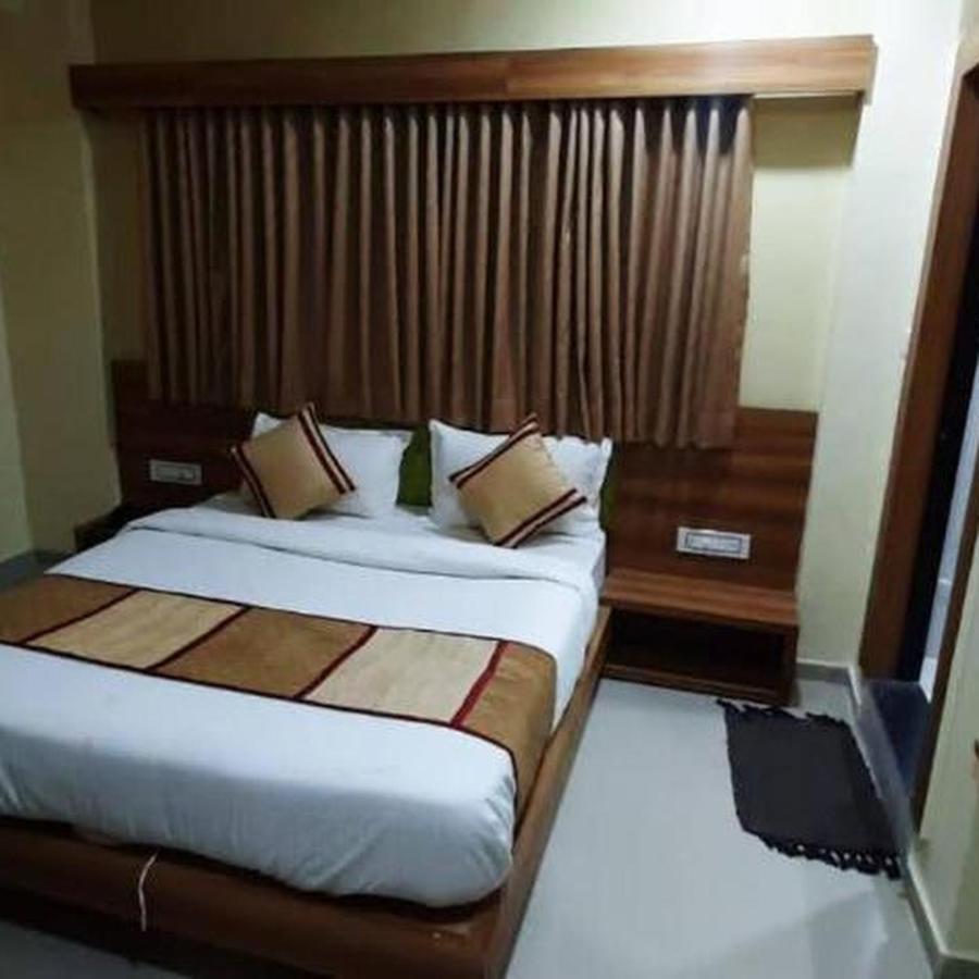 Hotel Mansarovar,Vadodara Dış mekan fotoğraf