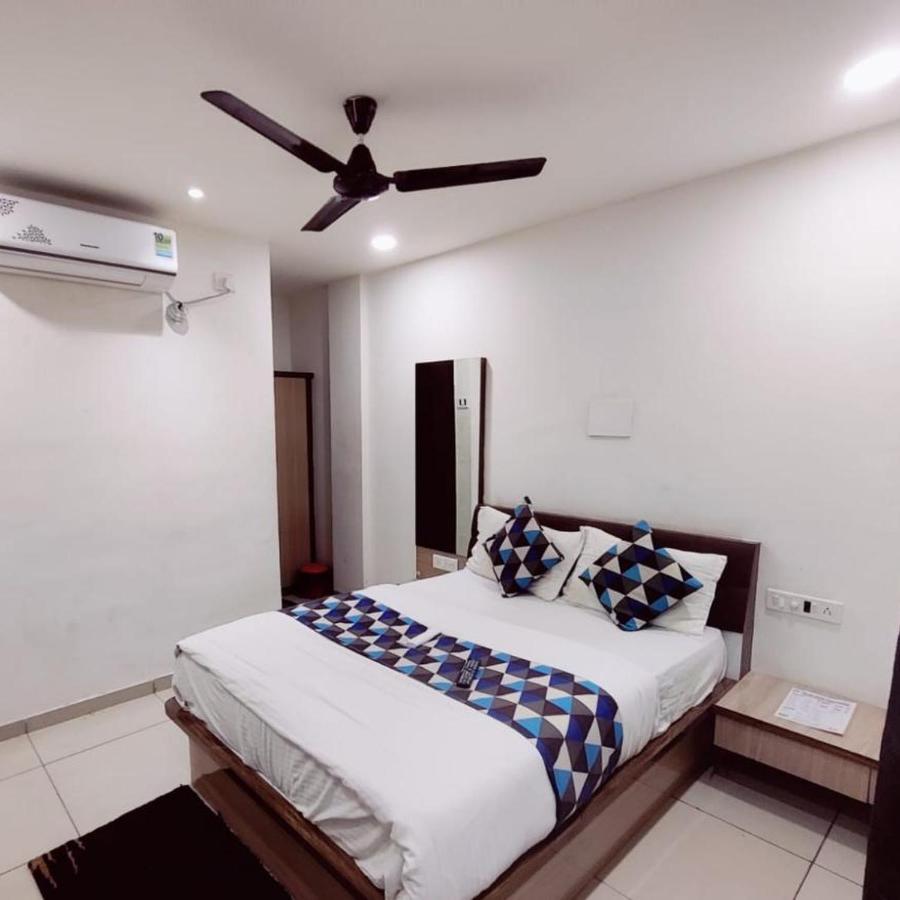Hotel Mansarovar,Vadodara Dış mekan fotoğraf
