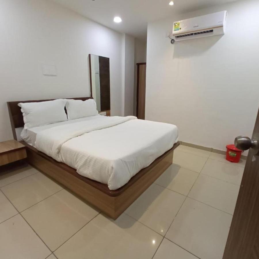 Hotel Mansarovar,Vadodara Dış mekan fotoğraf
