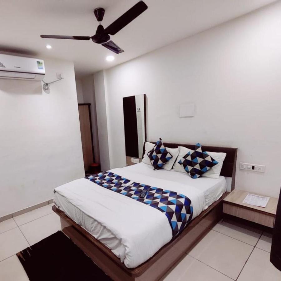 Hotel Mansarovar,Vadodara Dış mekan fotoğraf