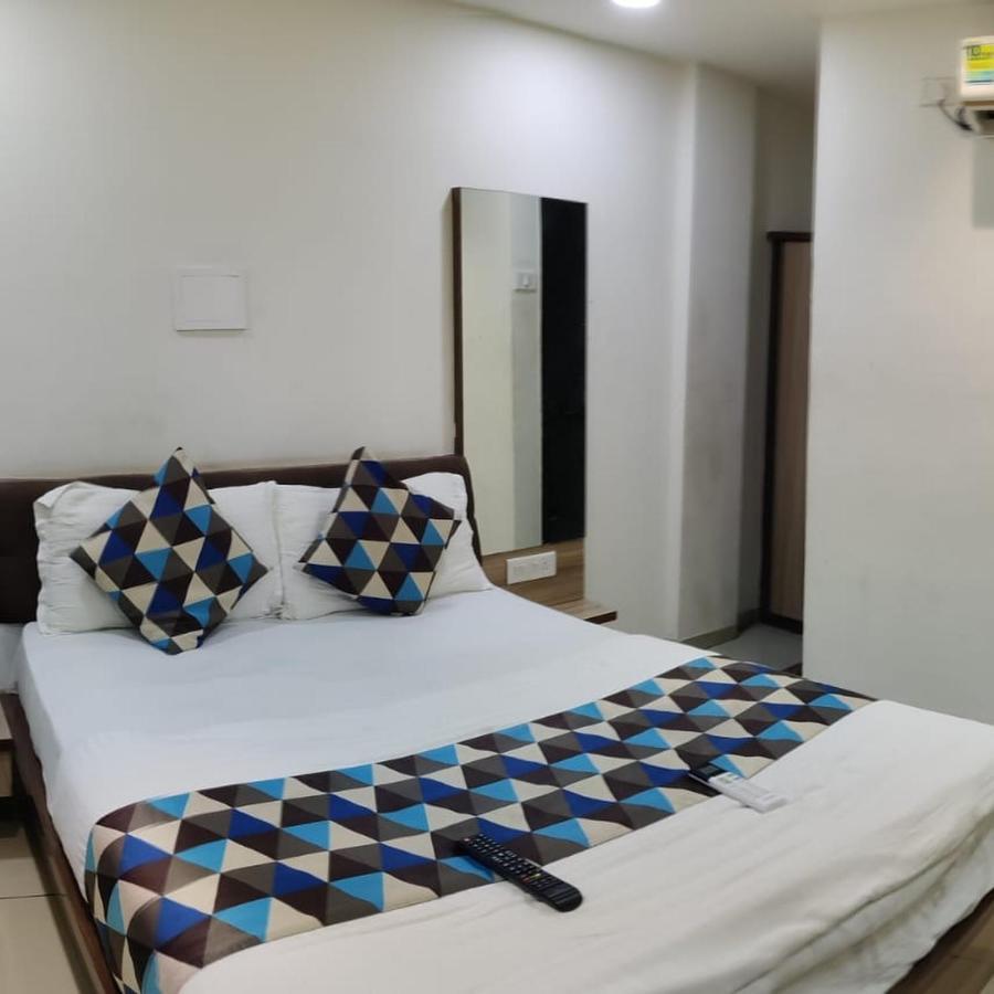 Hotel Mansarovar,Vadodara Dış mekan fotoğraf