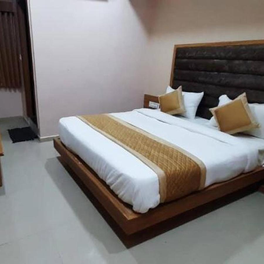 Hotel Mansarovar,Vadodara Dış mekan fotoğraf