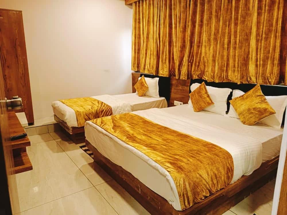 Hotel Mansarovar,Vadodara Dış mekan fotoğraf